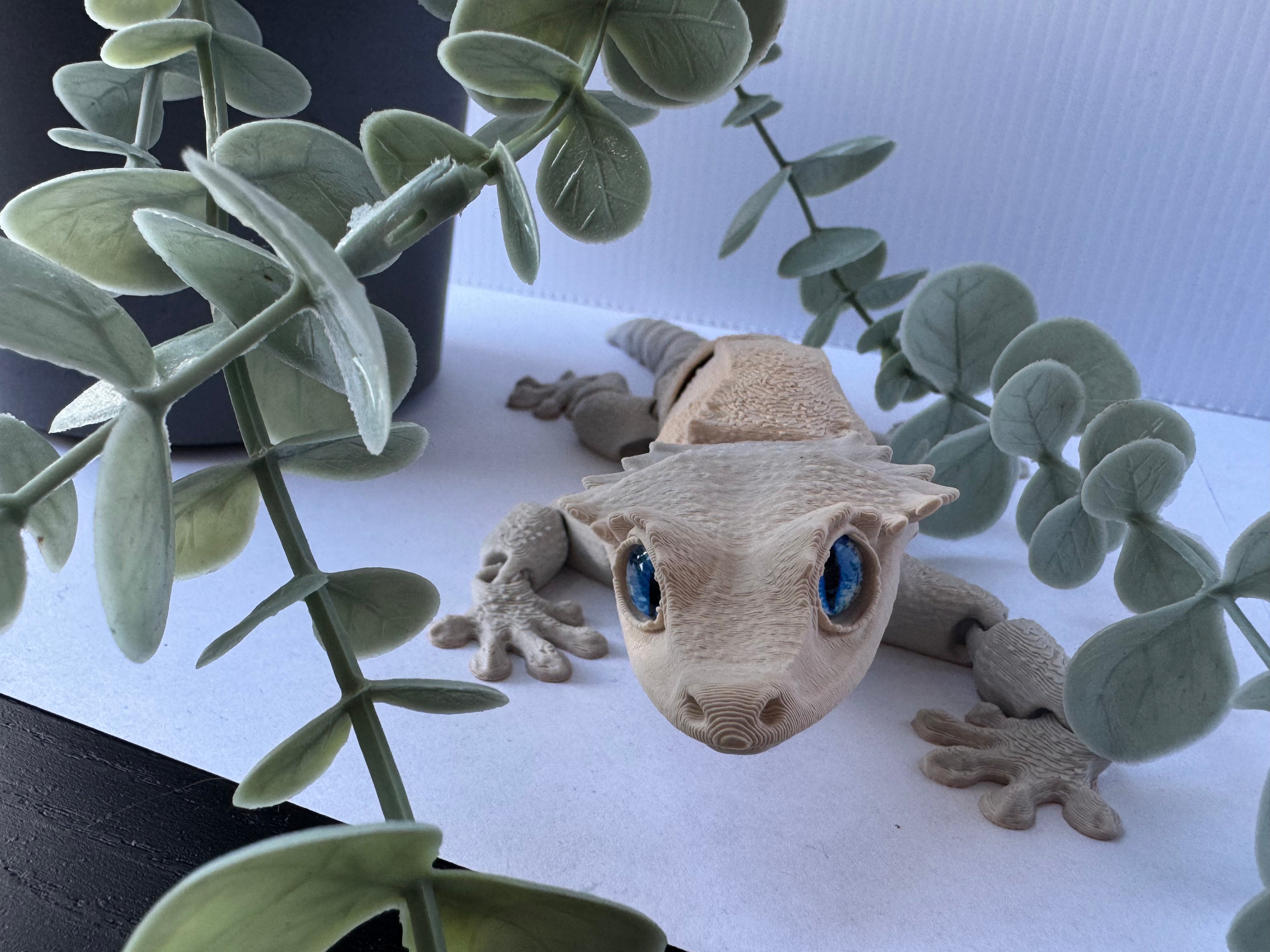 Articulated Crested Gekko fidget toy