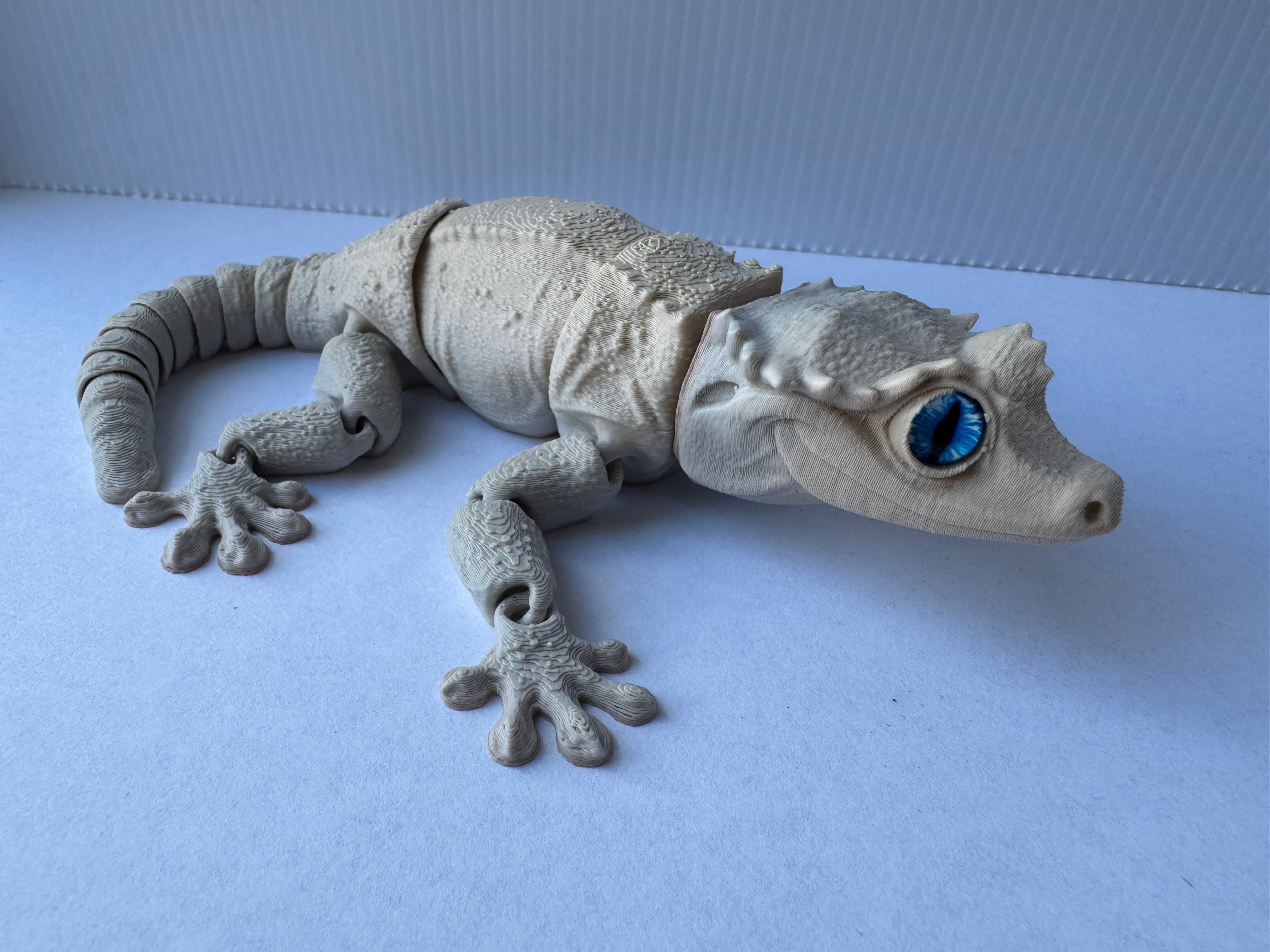 Articulated Crested Gekko fidget toy