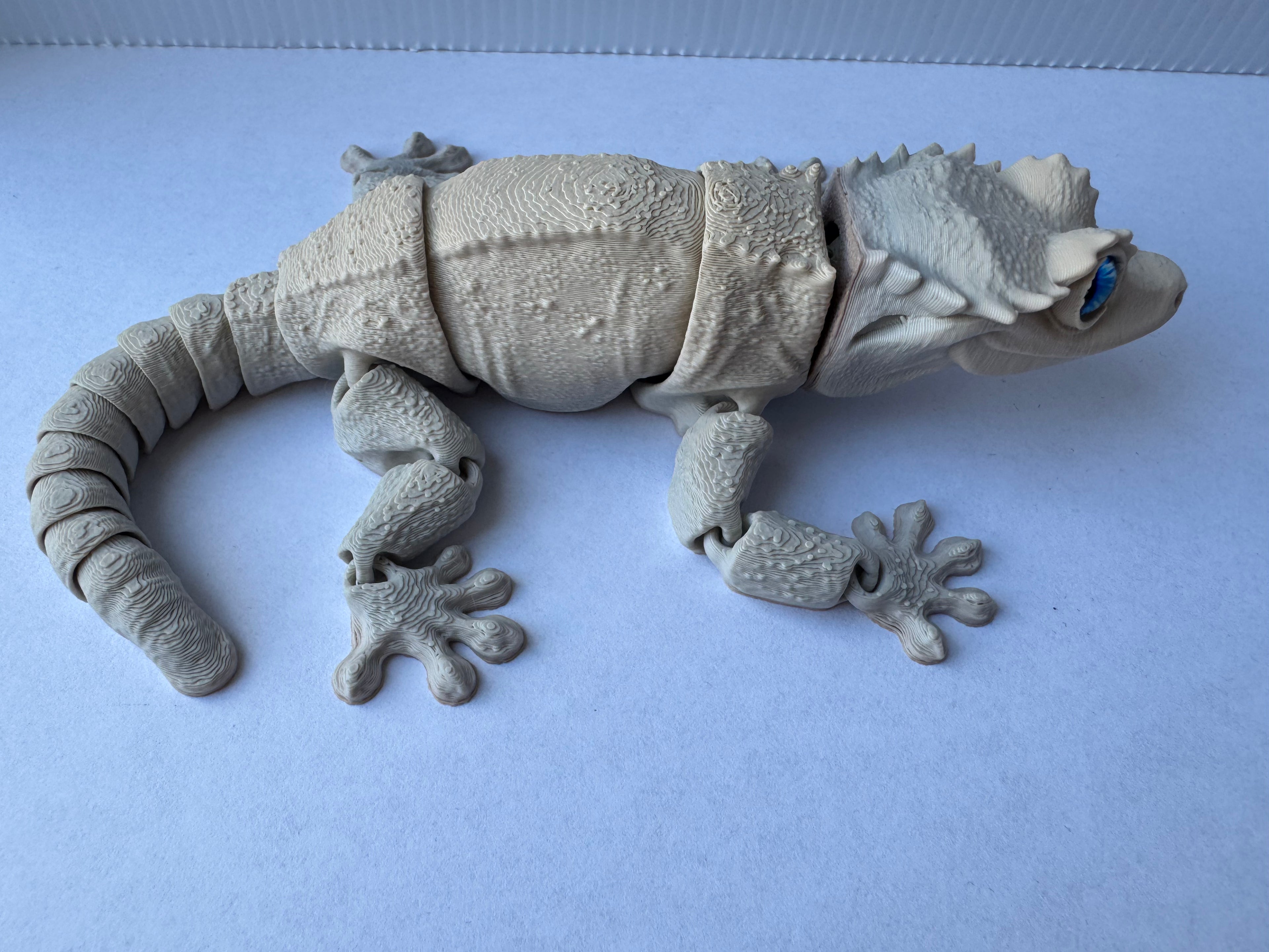 Articulated Crested Gekko fidget toy