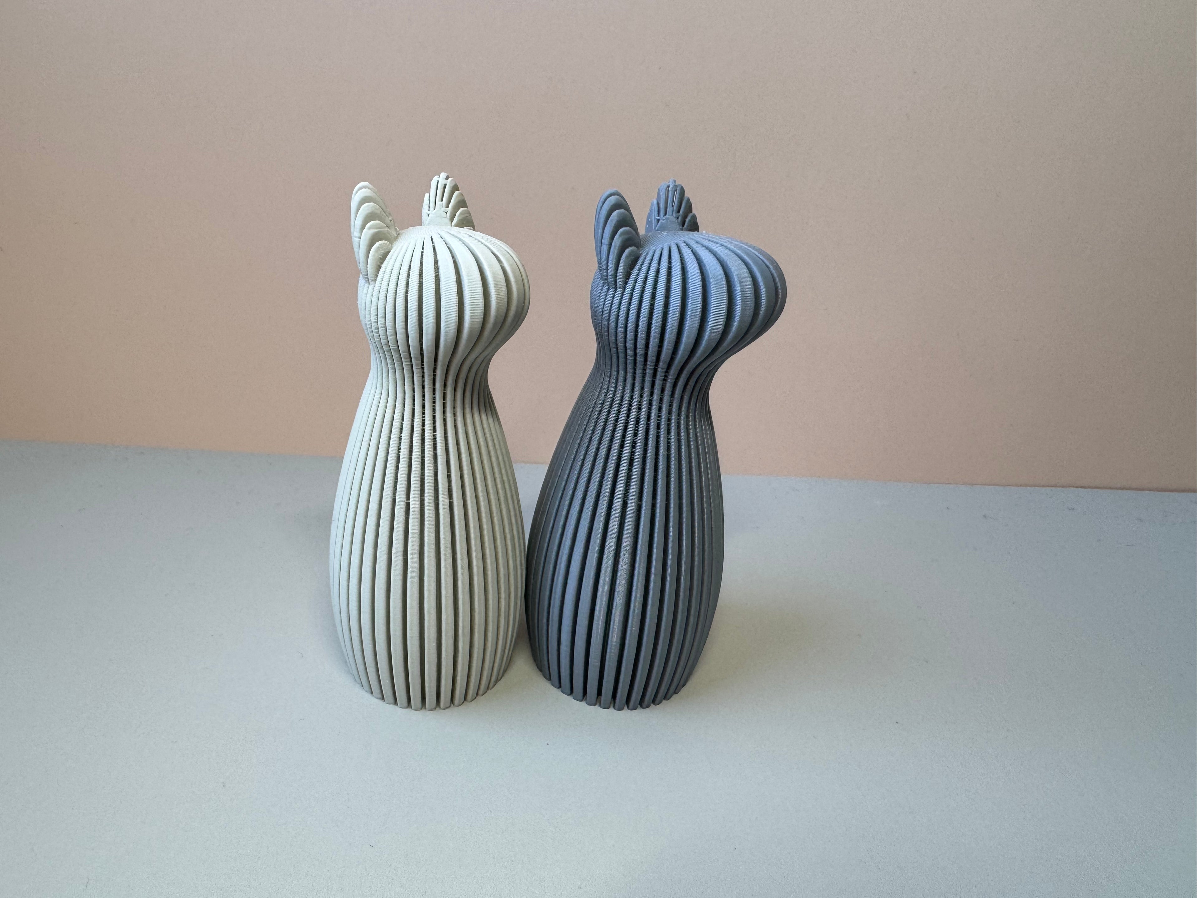 Katten beeldje voor bij familiebeeld/koppelbeeld