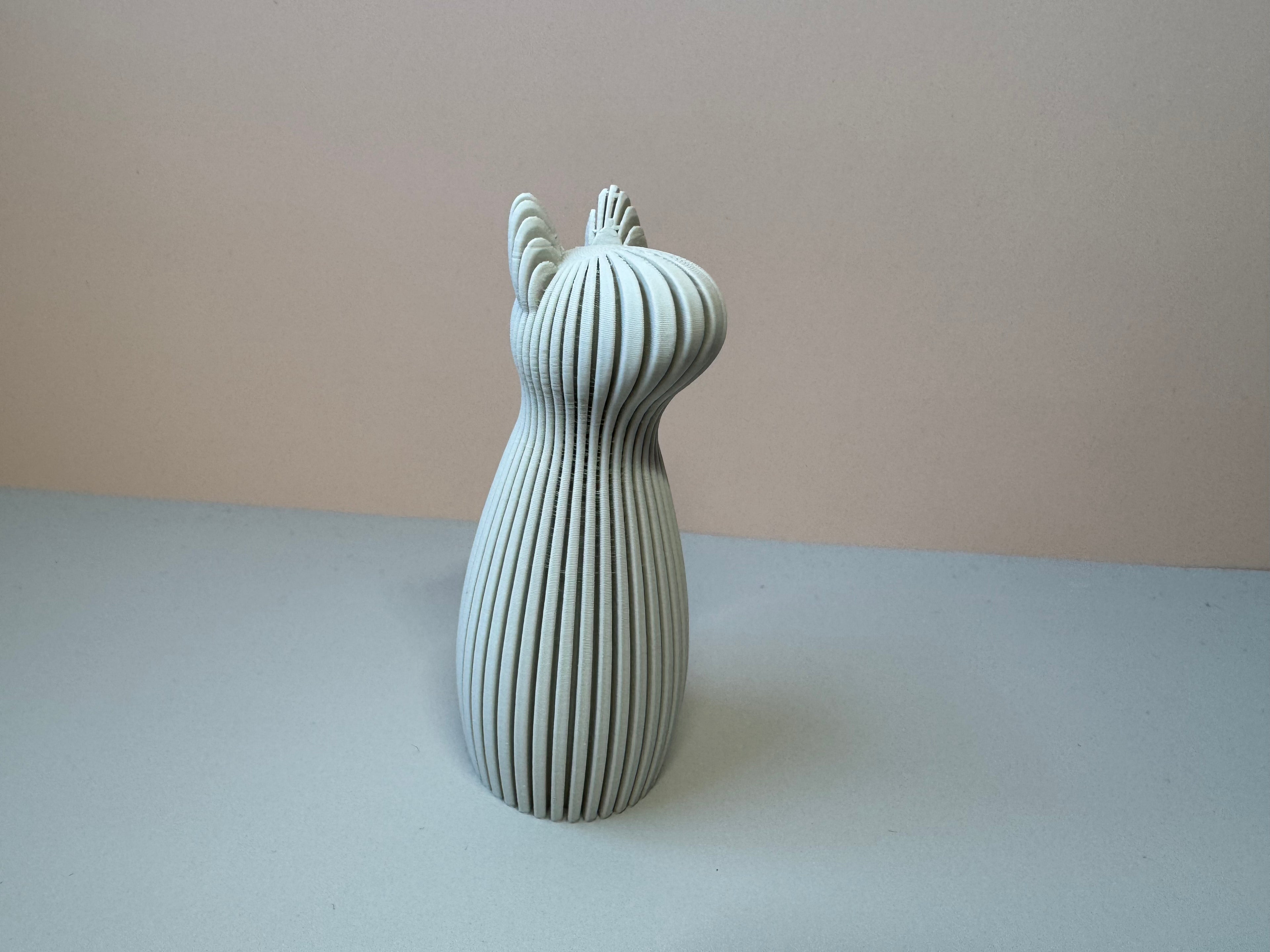 Katten beeldje voor bij familiebeeld/koppelbeeld